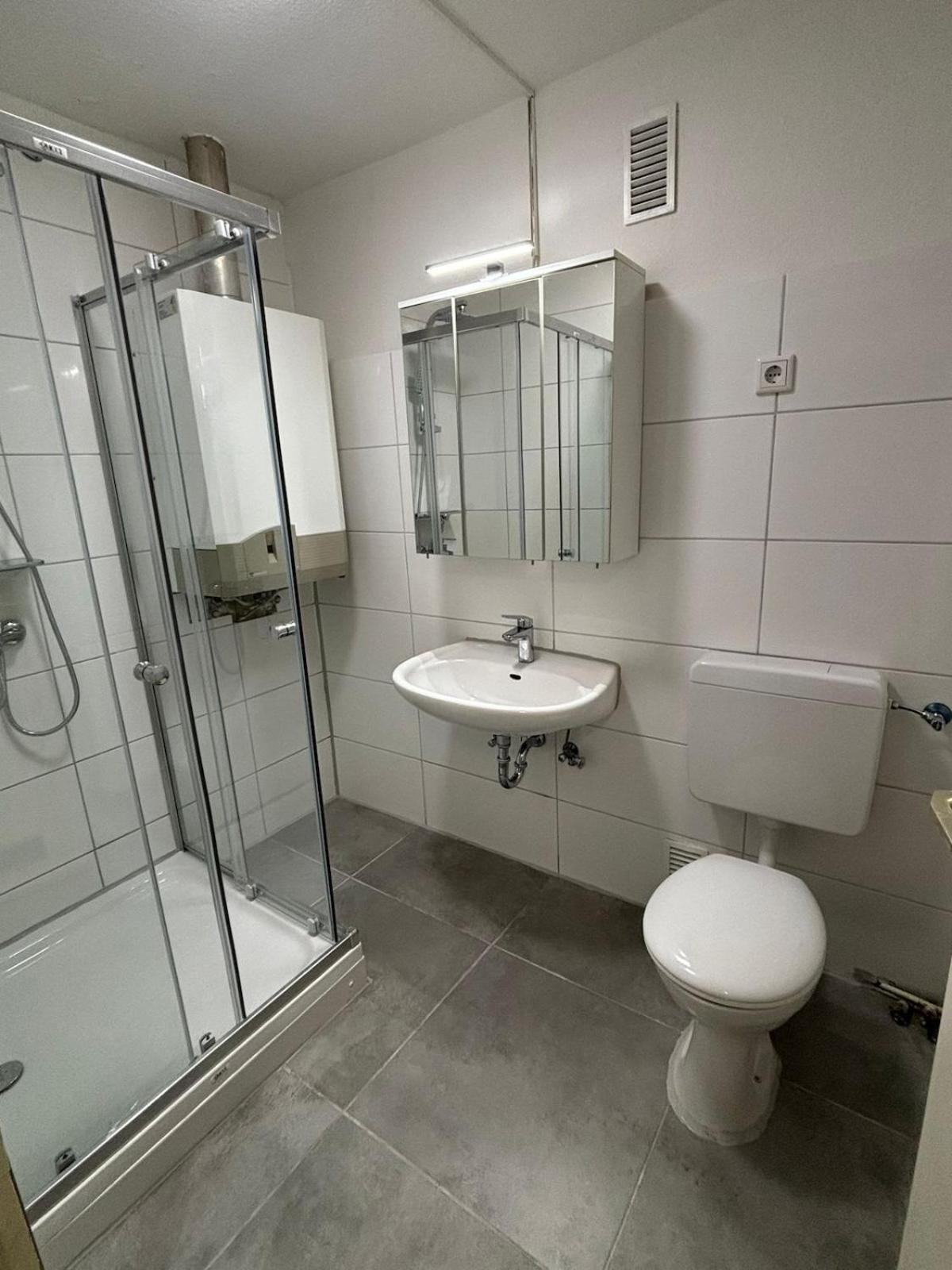 Wohnung Mit Neuem Bad Und Kueche Гельзенкирхен Экстерьер фото
